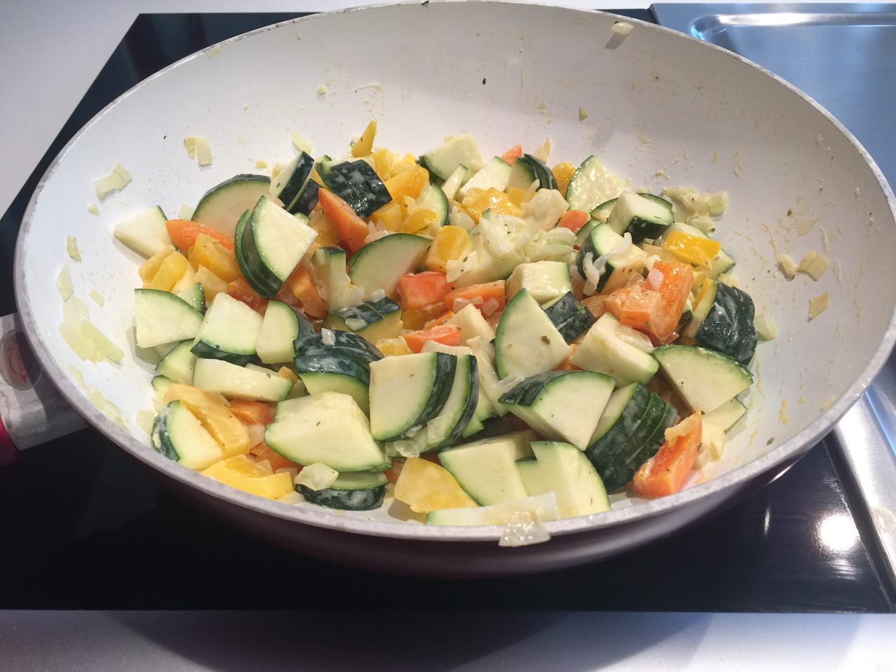 Rezept: Rigatoni mit Tomaten – Gemüse Soße und Philadelphia. – foodfaible
